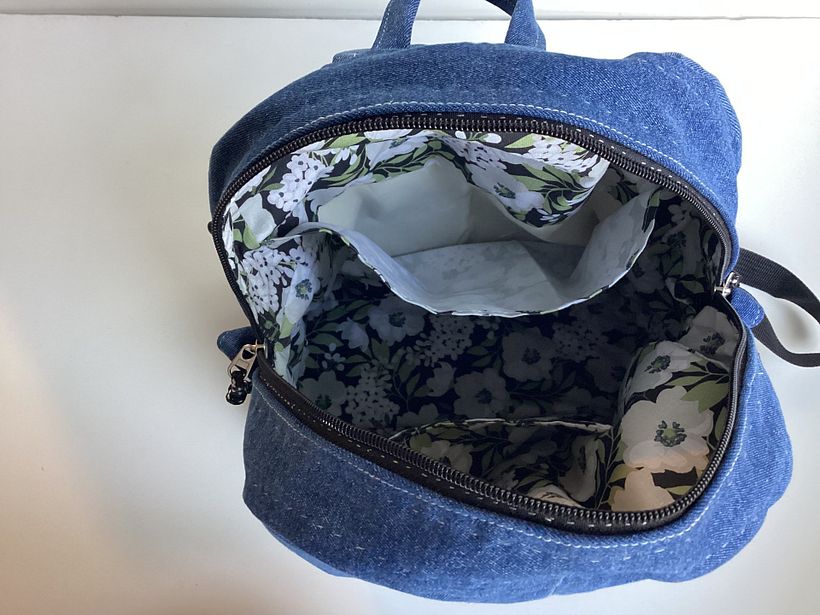 2 bolsos en el interior