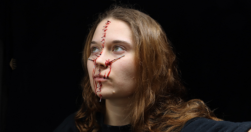Makeup Tutorial: How to Create a Realistic Fake Cut with Scar Wax 3