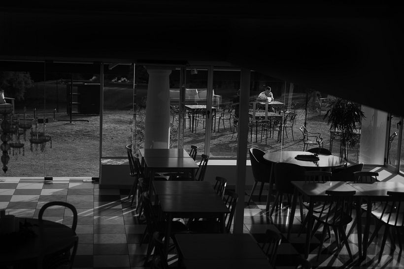 Novio, escribiendo los votos a punto de ir a alistarse