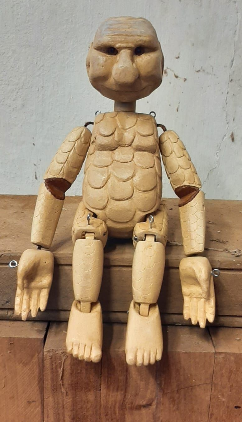 T'Kloshie before stringing. The screw-eye loops were changed for less obvious method