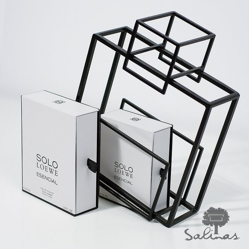 	 SOLO LOEWE Líneas rectas que nos sugieren fuerza y magnetismo | Tipo: Cajoneras y Cofres | Sector: Perfumes