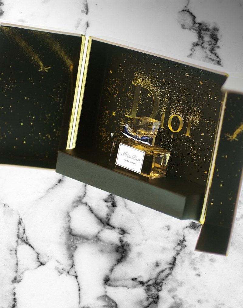 MISS DIOR Miniatura llena de detalle | Tipo: Con Bisagra, Con Cajetín, Doble Tapa | Sector: Perfumes
