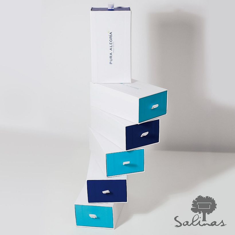 PURA ALEGRÍA Si tu nombre ya habla de tu carácter, tu packaging deber ser minimalista | Tipo: Cajoneras y Cofres