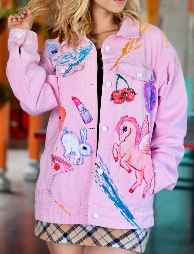 Chaqueta cherry, pintada y bordada a mano 1
