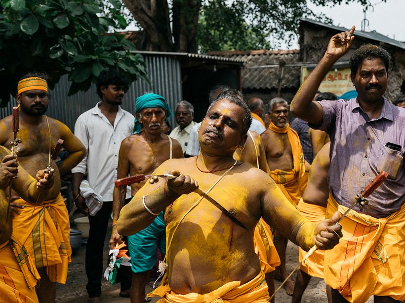 A man wounds himself with his sword during the kathi ritual.