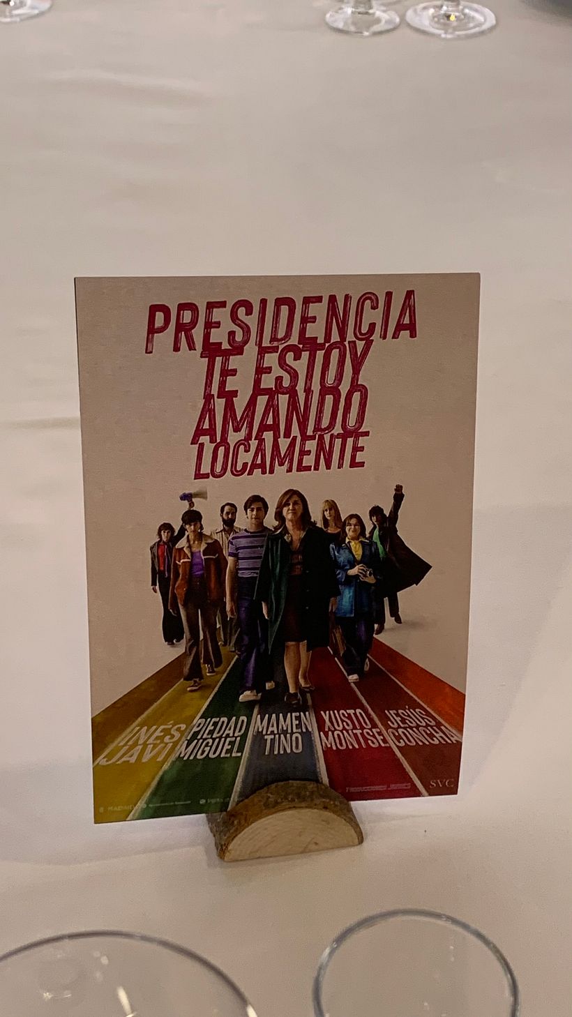 Mesero presidencial "Te Estoy Amando Locamente"