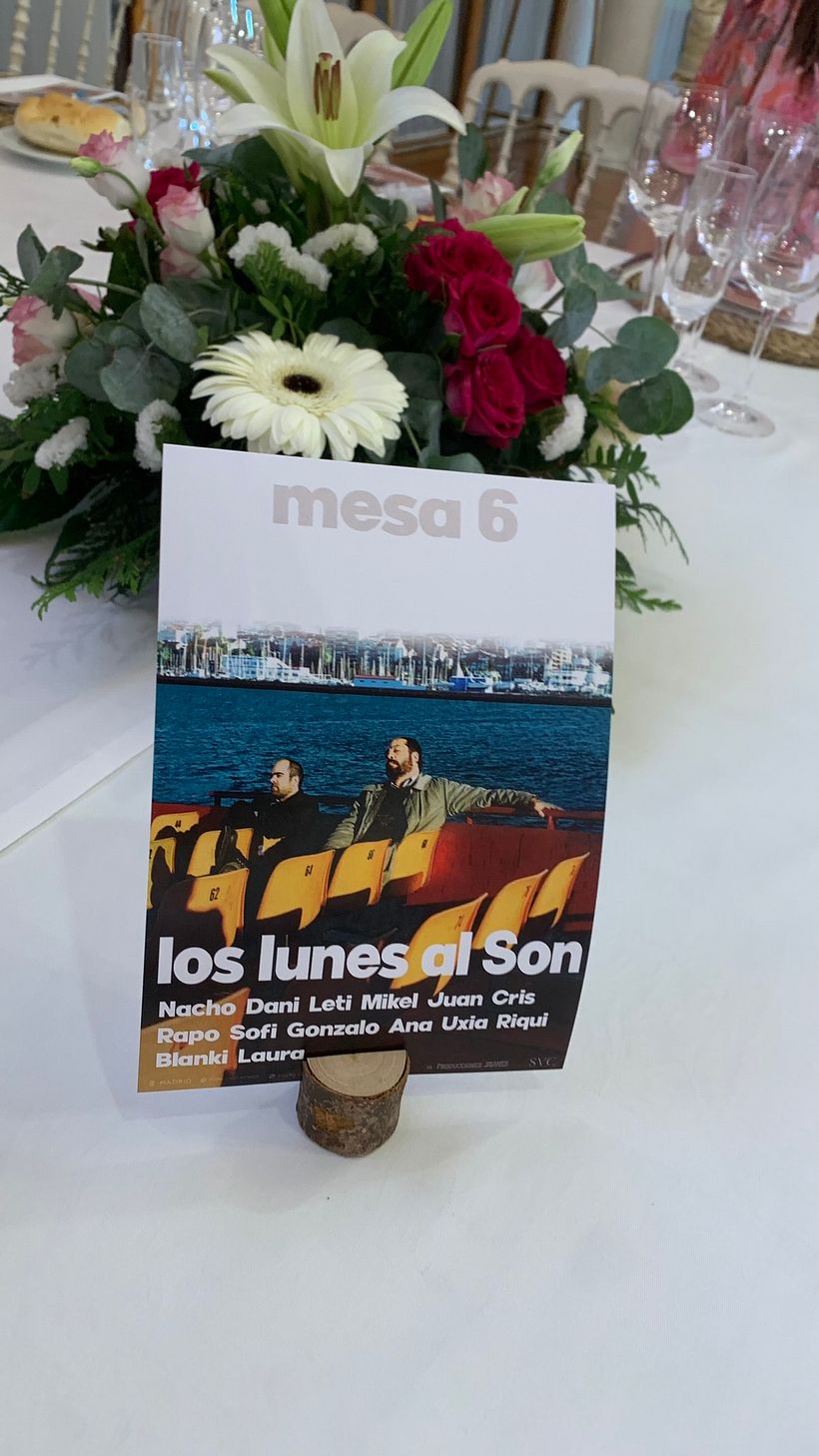 Mesero "Los Lunes al Sol"