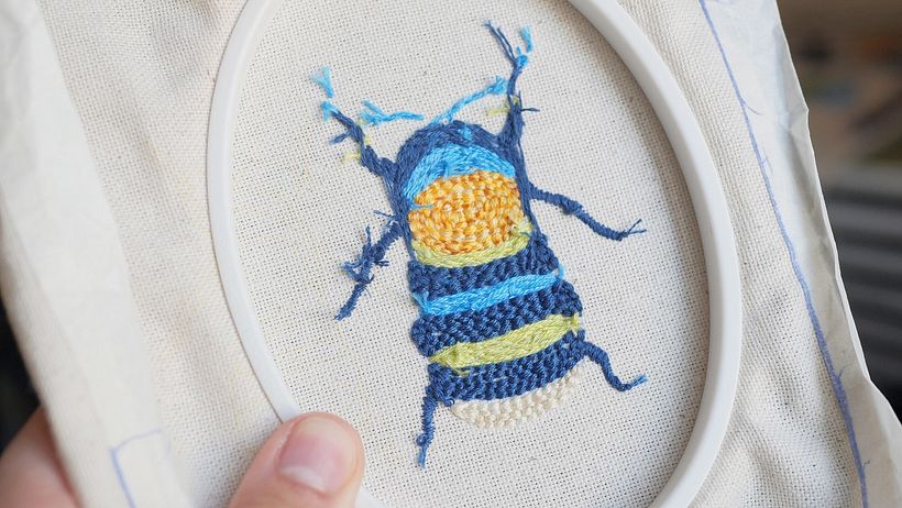 Bordar una bumble bee 2