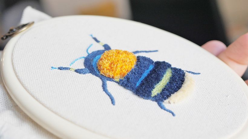Bordar una bumble bee 1