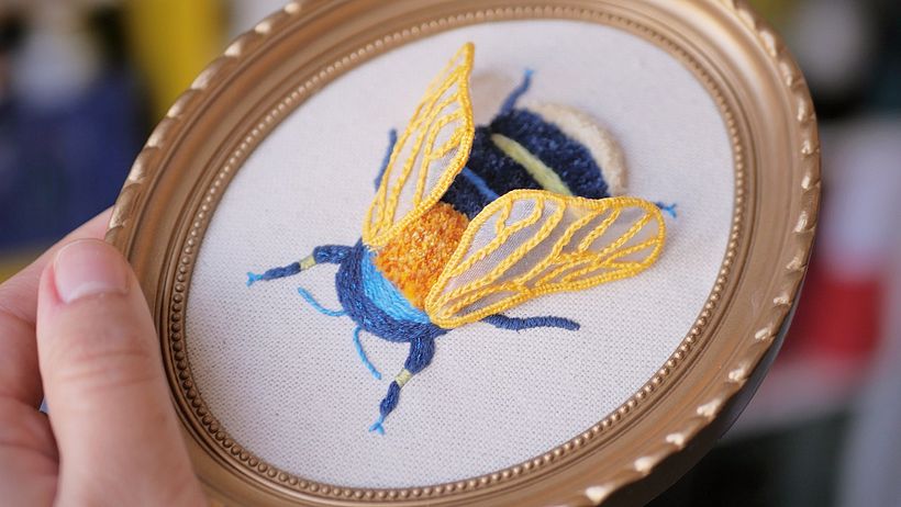 Bordar una bumble bee 1