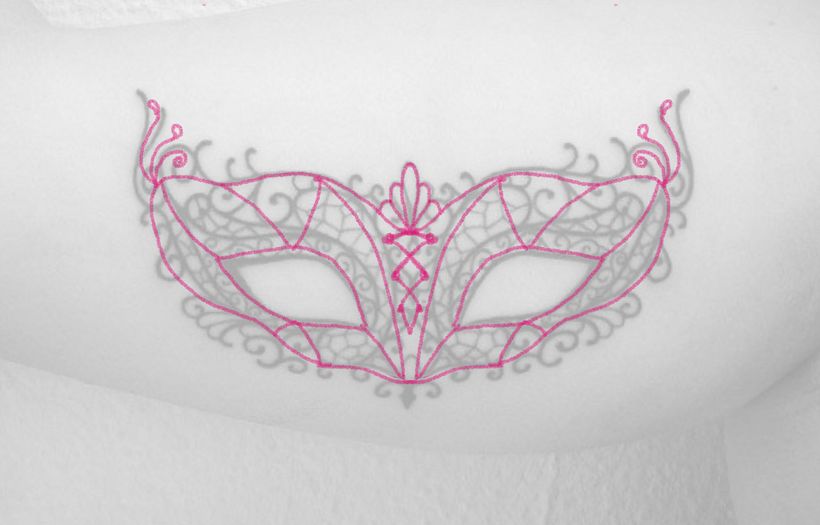Máscara Veneziana_Design de Tatuagem com efeitos dourados 2