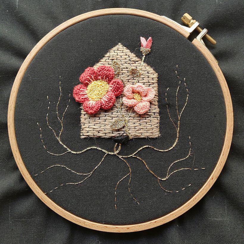 Un viaje de texturas, hilos y raíces: bordado floral 1