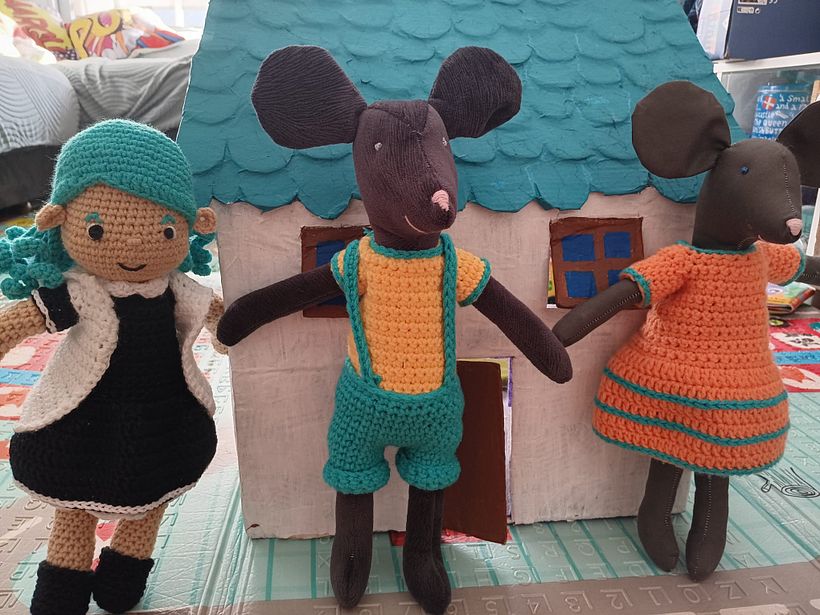 Muñeca personalizada y complementos con una aguja 1