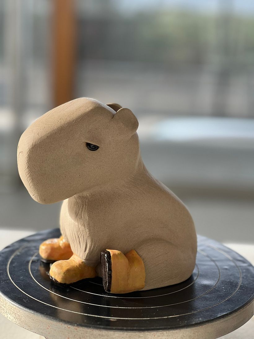 Design de Personagem - Capivara com botas amarelas 2