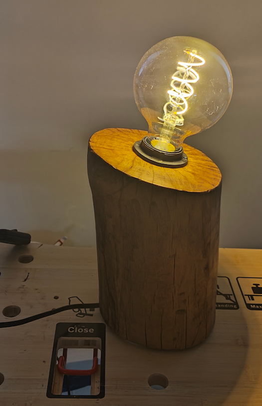 Lámpara de madera 1
