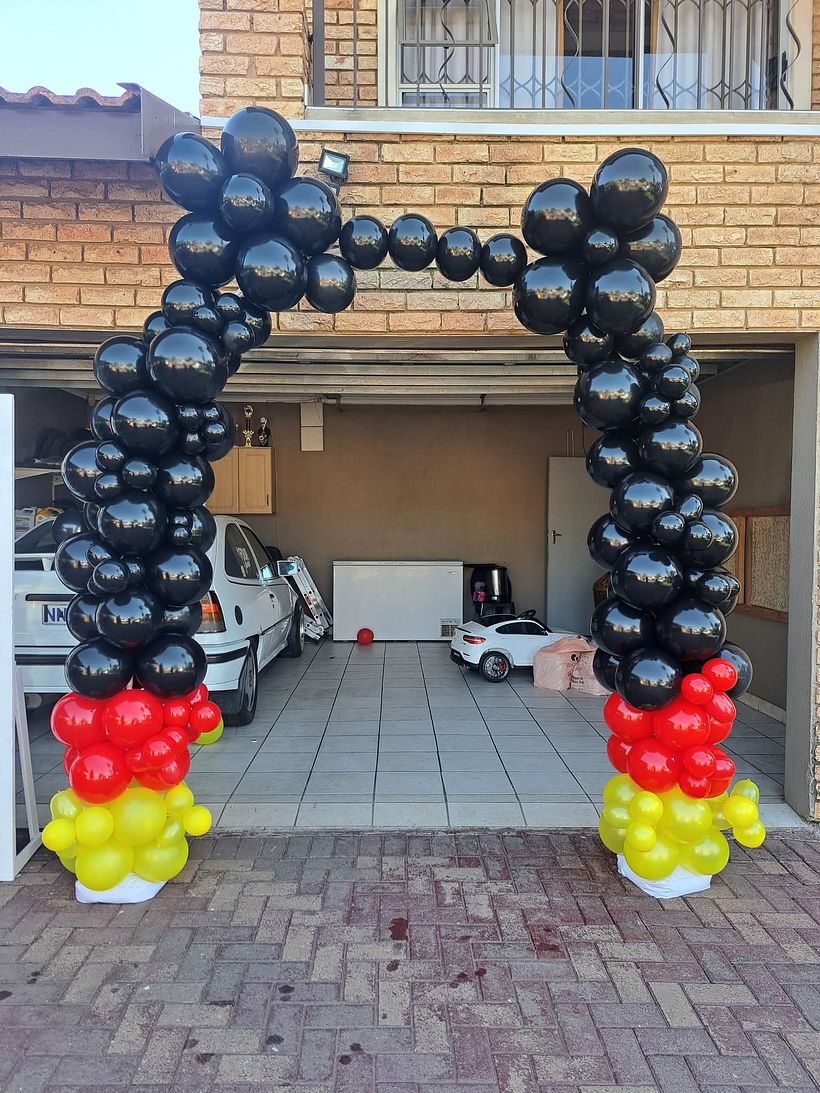 Micky mouse arch 1