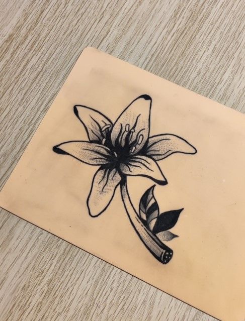 Lirio Blackwork 1