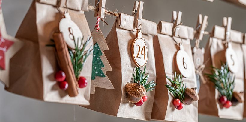 Create your own artistic advent calendar: 24 mini drawing, writing and photography challenges to inspire you every day. 1
