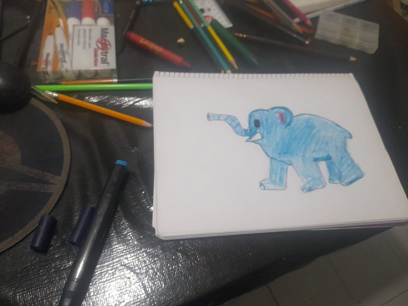 Elefante con cera, colores y plumón  1