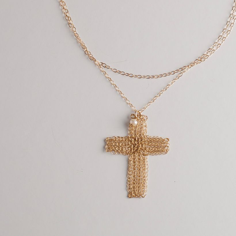 Statement cross pendant 1