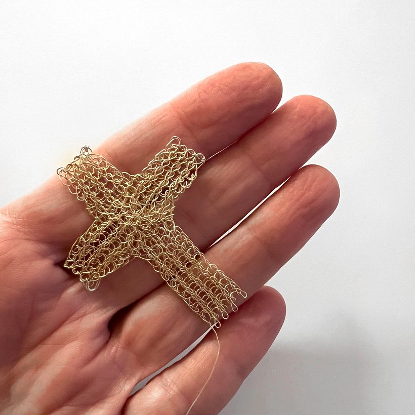 Statement cross pendant 1