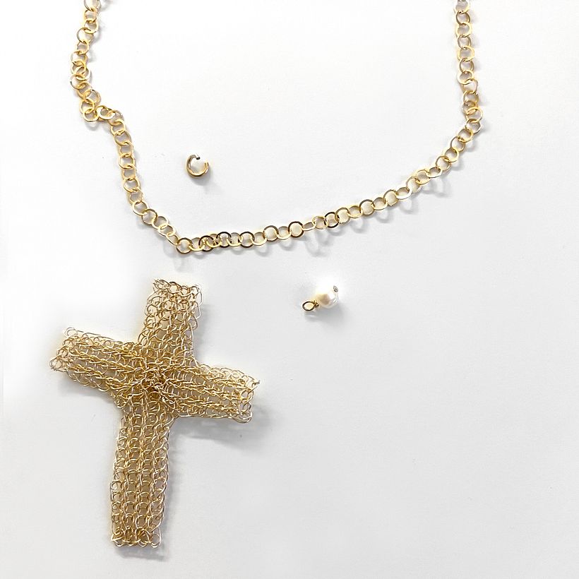 Statement cross pendant 1