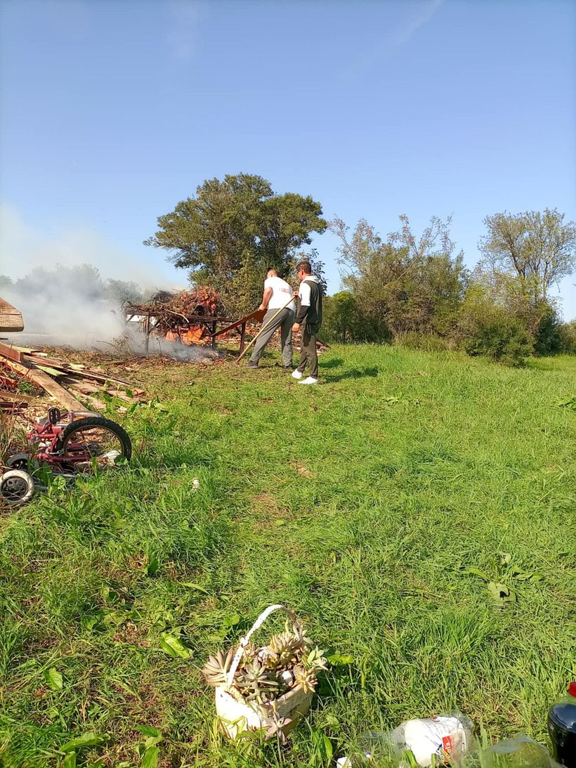 From Construction Waste Dump to Cozy Home 19