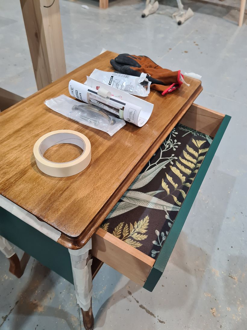 La mesa de noche 2
