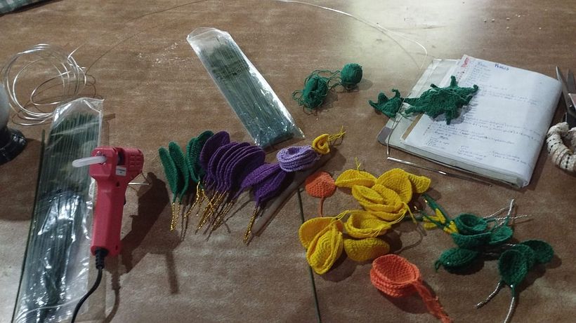 Florecer Puntada a Puntada: Creación de una colección de flores a crochet 1