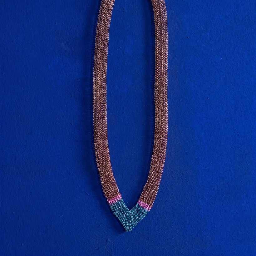 V necklace inspired by Almodóvar   1